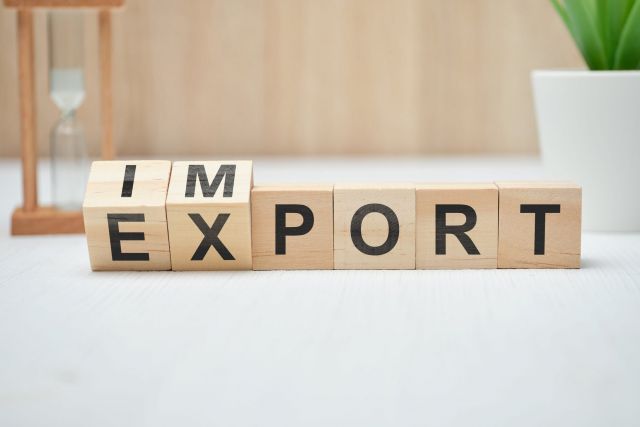 export-import-wooden-cubes-min